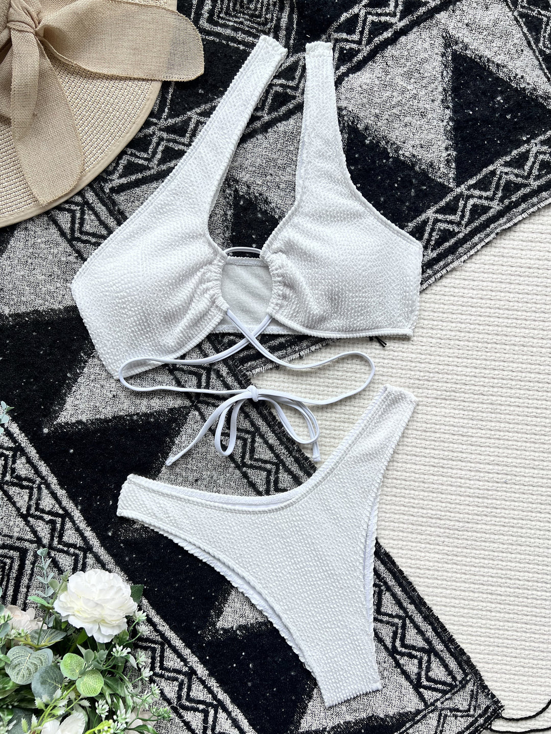 Dame Trendy Monokini med asymmetrisk snit og raffineret ringdetalje Skovae