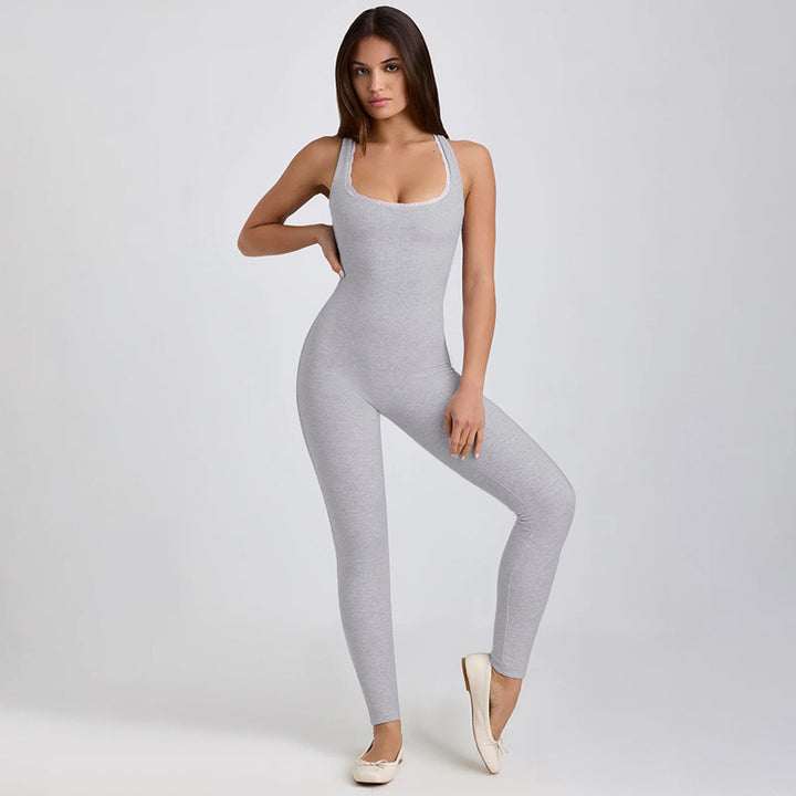 Dame figursyet jumpsuit med smalle stropper og glat finish Skovae