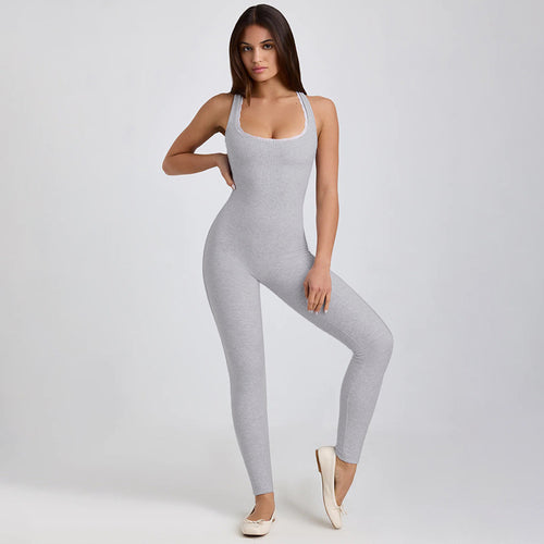 Dame figursyet jumpsuit med smalle stropper og glat finish Skovae