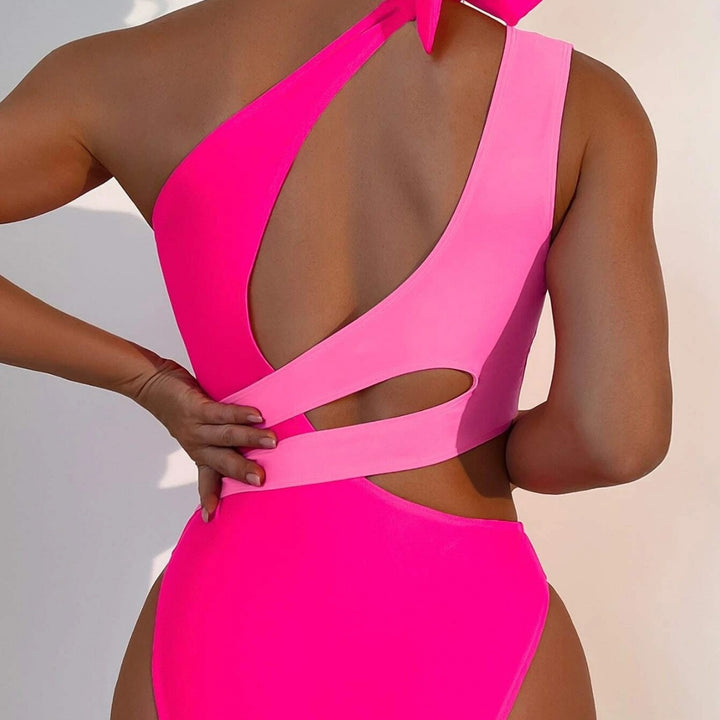 Dame Én-delt badedragt med raffinerede cut-out-detaljer Stilla