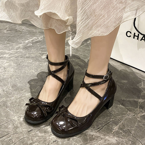 Dame Klassiske Pumps med dekorativt sløjfedesign og transparent rem Stilla