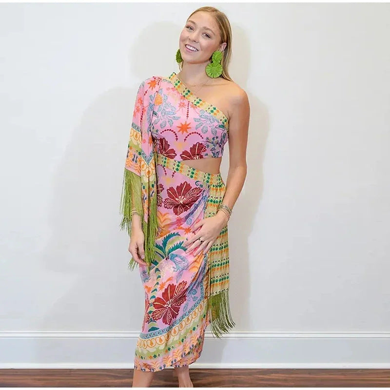Femme En-skulder Blomst Maxi Kjole med Frynse Detaljer Stilla