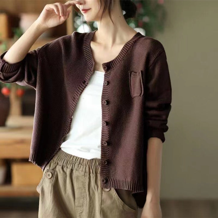 Women's lightweight knit cardigan with button closure and practical pockets Stilla