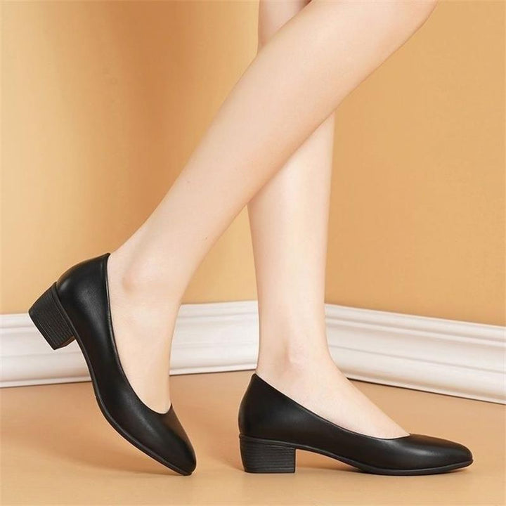 Dame elegant blokhæle-pumps med slynget V-udskæring og moderne design Stilla