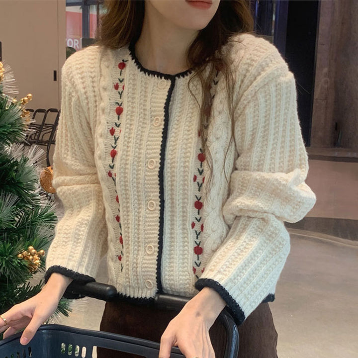 Femme Kort Broderet Strikcardigan Stilla