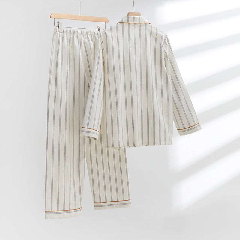 Dame pyjamasæt med elegant stribemønster og broderede detaljer Stilla