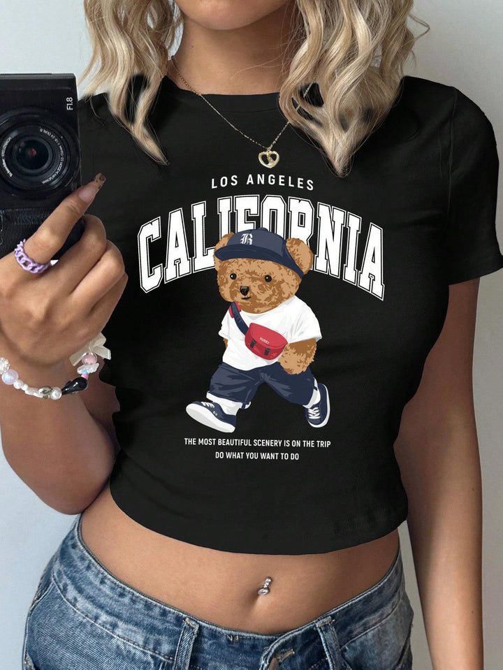 Dame Crop-T-Shirt med legende bjørnemotiv og moderigtigt skrift Skovae