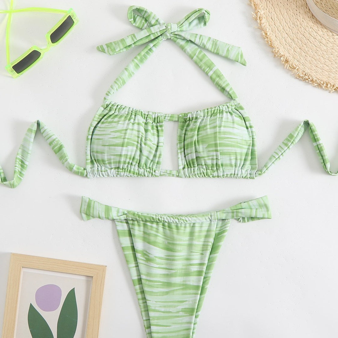 Femme Strappy Tie-Front Bikini Set med mønstrede detaljer Stilla