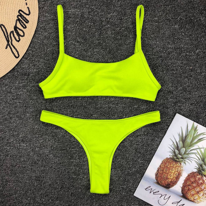 Dame bikinier med ribbet tekstur og minimalistisk snit Stilla