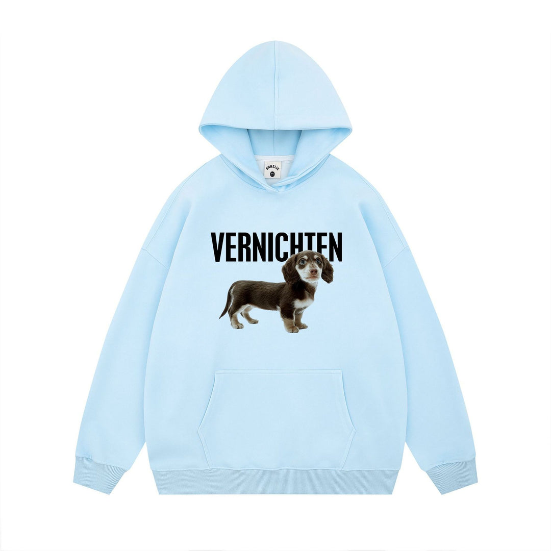 Kvinders hoodie med kunstnerisk hundemotiv og statement print Skovae