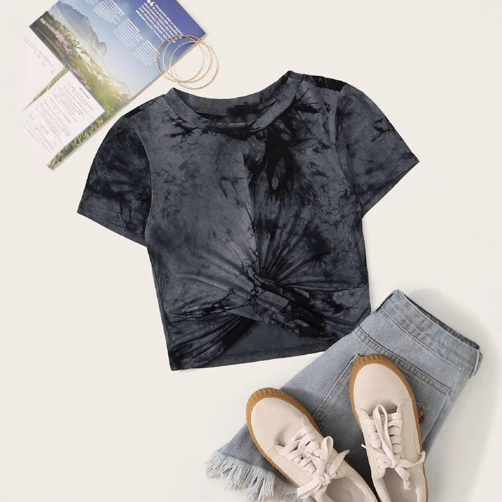 Dame Crop-T-shirt med stilfuld knude-design og batikmønster Stilla
