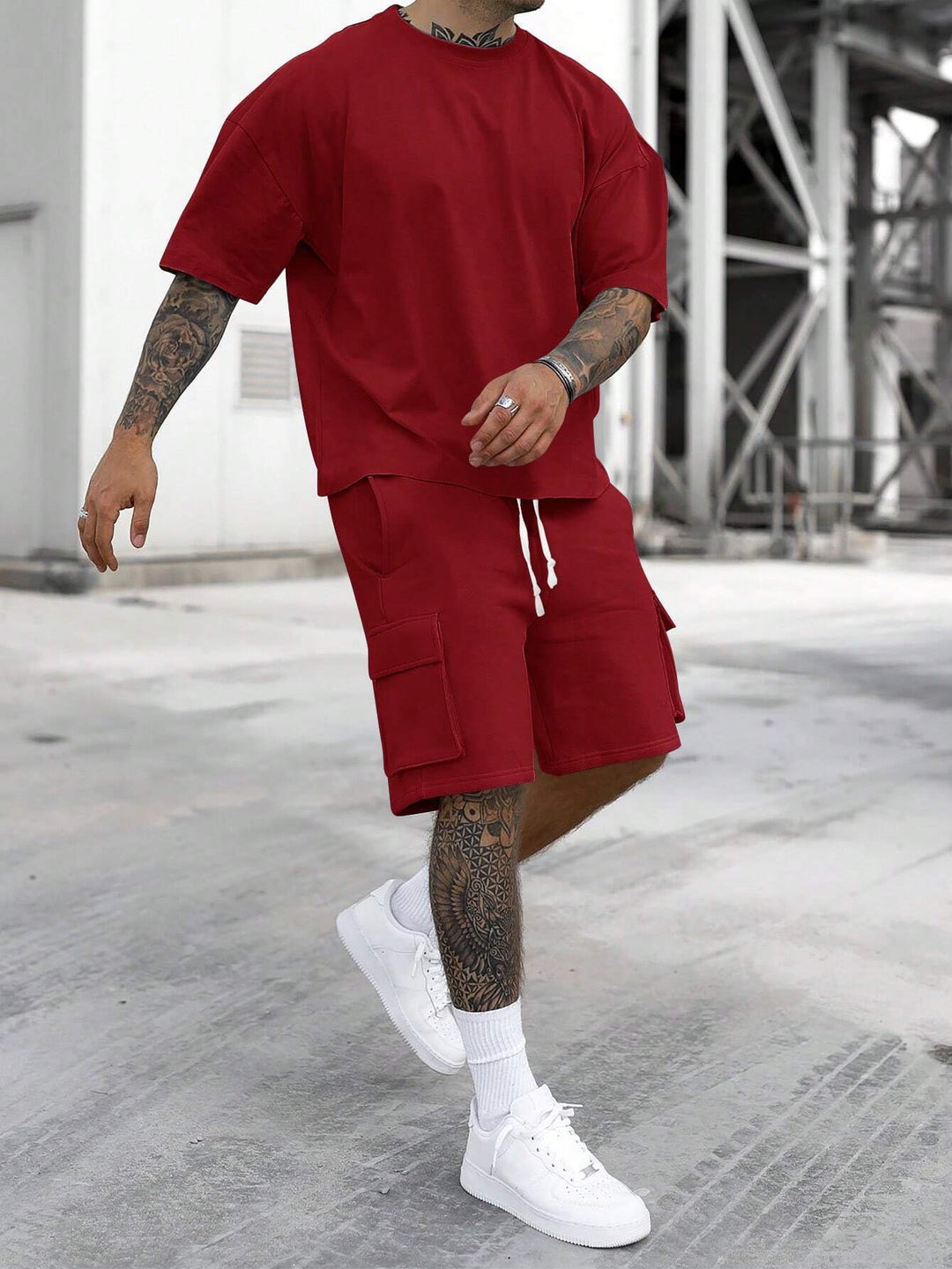 Herre fritids-sæt med oversized T-shirt og cargo-shorts Stilla