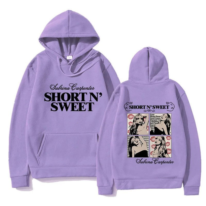 Kvinde hoodie med unikt tegneserie design og kunstnerisk tryk Skovae