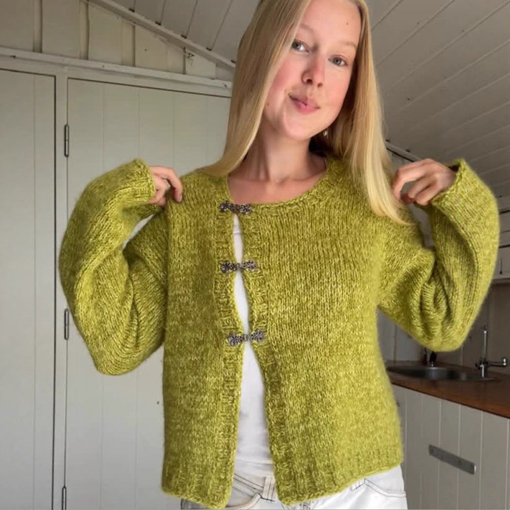 Dame strikjakke med dekorative knapper Stilla