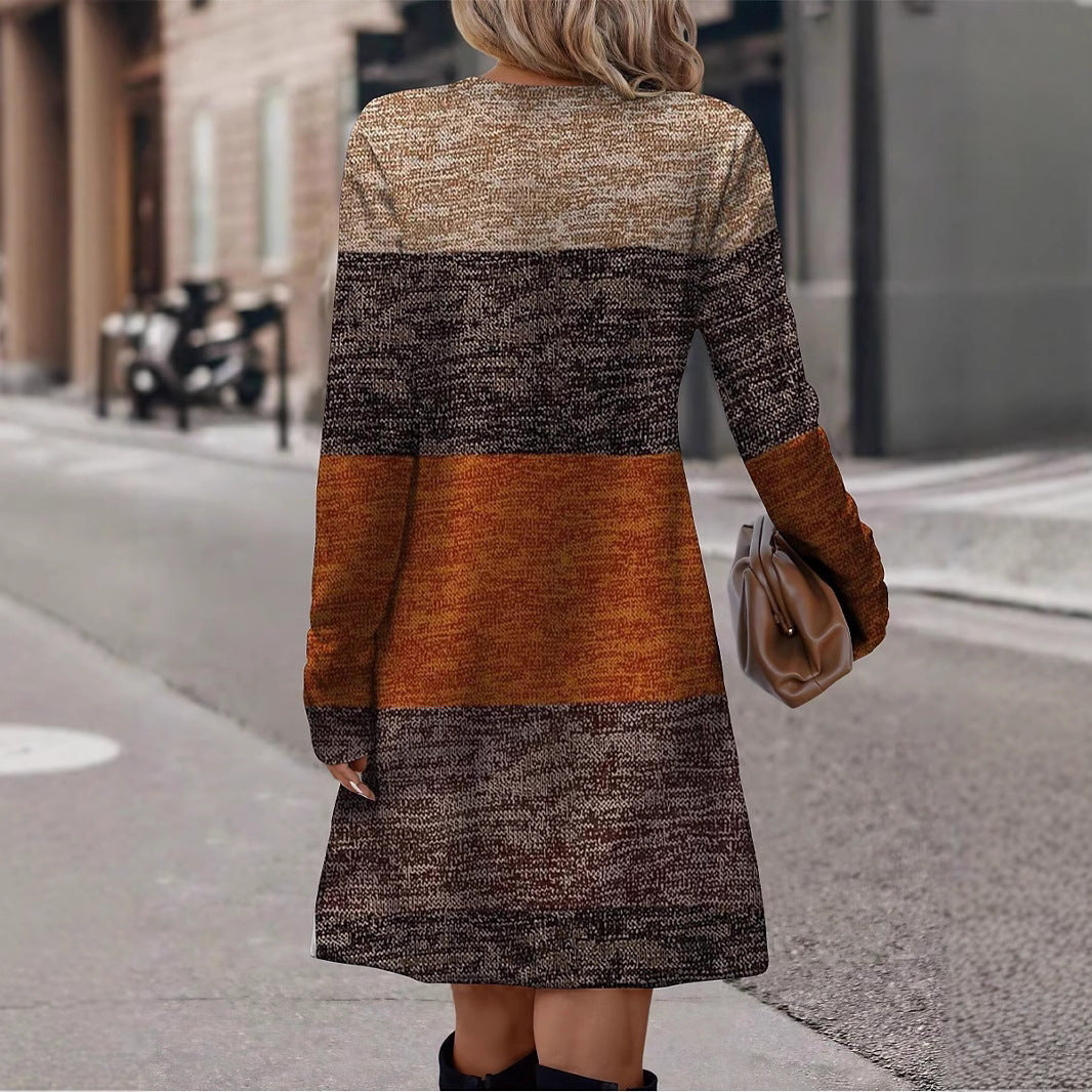 Dame strikkjole med fashionable farveblok-detaljer Stilla