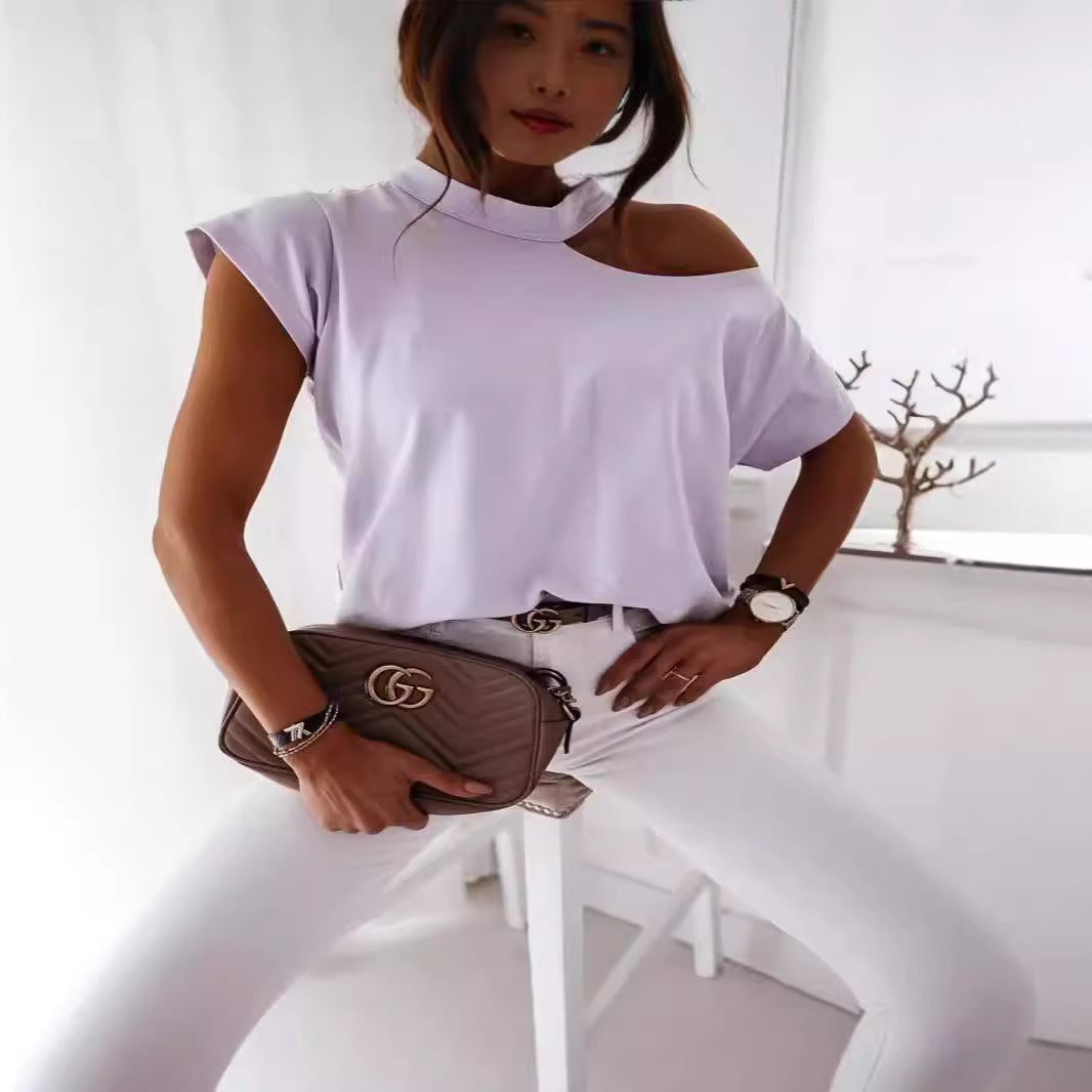 Dame Off-Shoulder T-shirt med moderne snit og komfortable ærmer Skovae