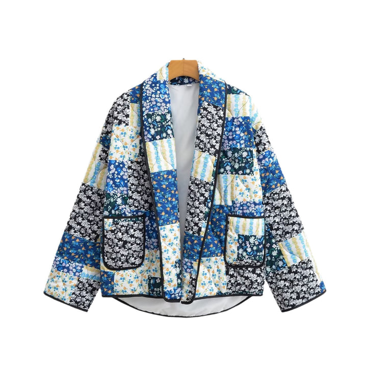 Dame quiltet patchworkjakke med blomsterdesign og moderne lommer Stilla
