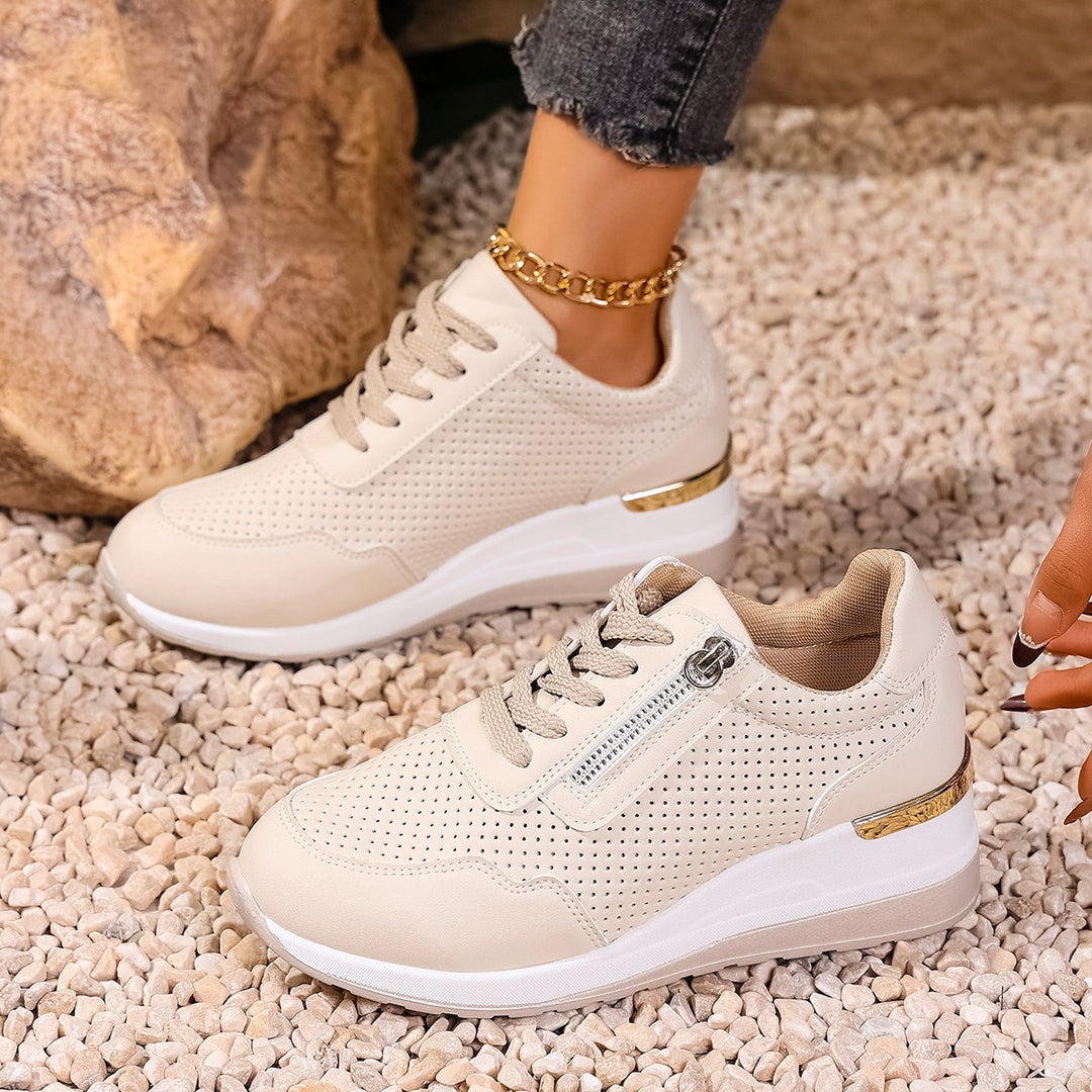 Dame Sporty sneakers model med åndbart overmateriale og båndaccent Stilla