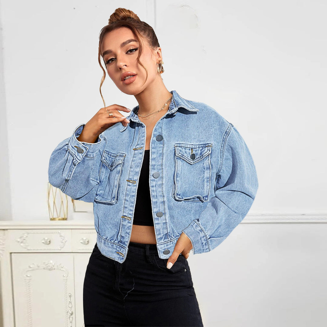 Damer afslappet cropped denimjakke med fashionable skulderdetaljer og praktiske lommer Stilla