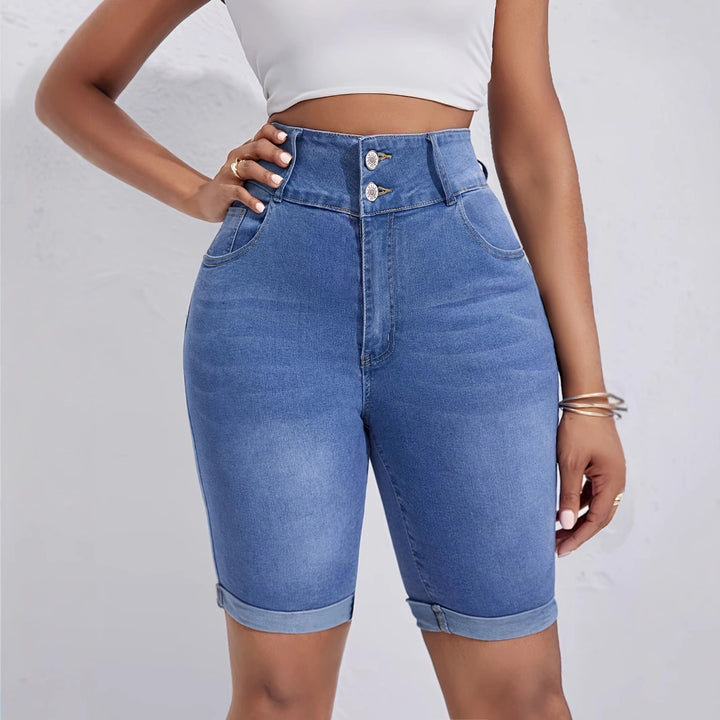 Dame højtaljede jeansshorts med aftagelige sømdetaljer og fashionable knaplukninger Stilla