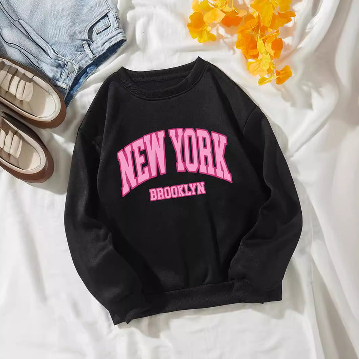 Kvindernes afslappede sweater med iøjnefaldende NYC print Skovae