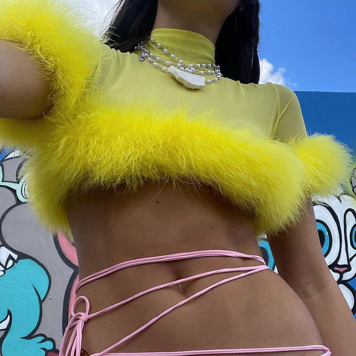 Dame trendy cropped top med glamorøs fjerbesætning Skovae