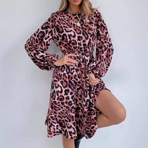 Dame maxikjole i elegant leopardprint med flæseærmer og talje Stilla