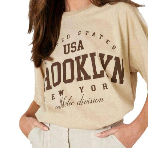 Dame Oversized T-Shirt med sporty Brooklyn-design og afslappet fit Skovae