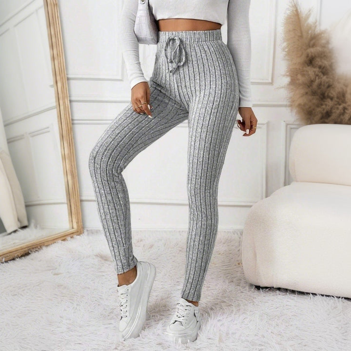 Kvinders leggings med fint ribbet mønster og elastisk talje Stilla