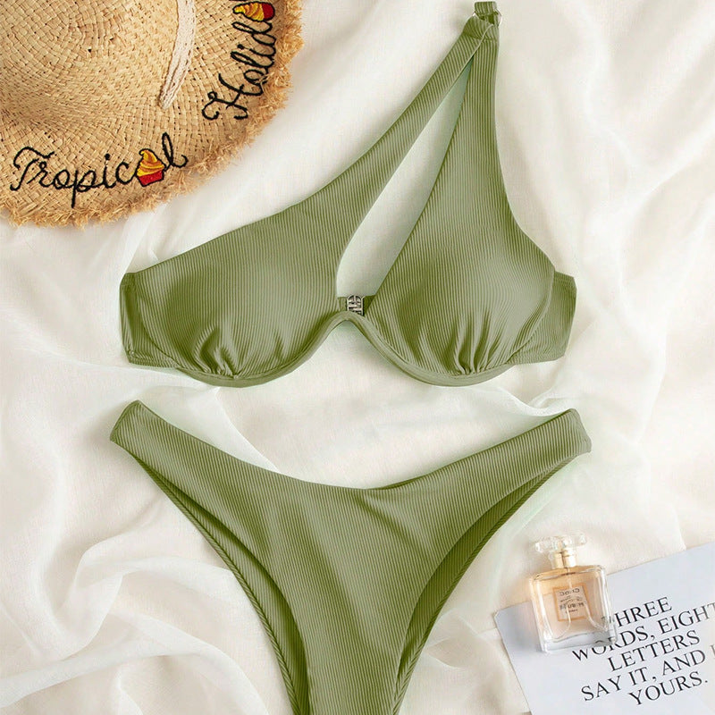 Dame trekantet bikini med asymmetrisk design Skovae