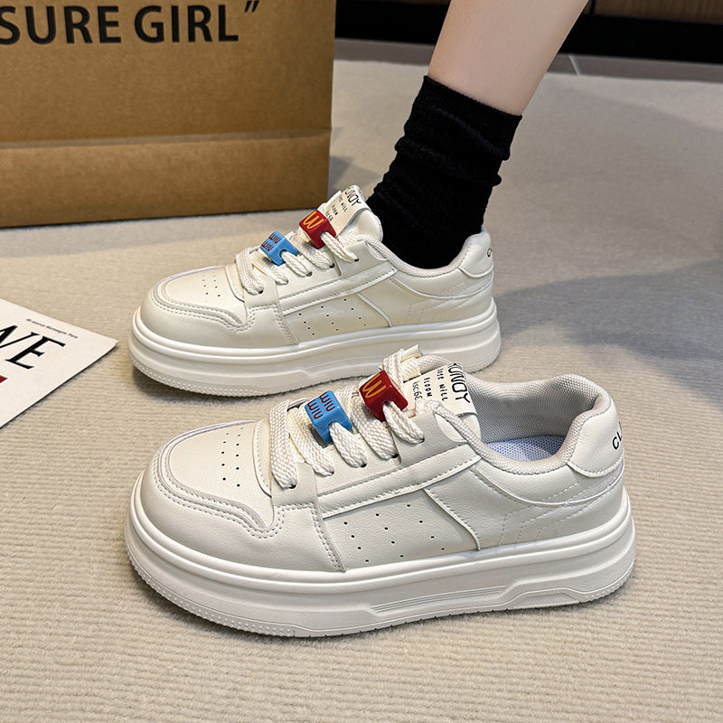 Dame Sneakers i urbane stil med farverig snørresystem og dæmpende sål Stilla