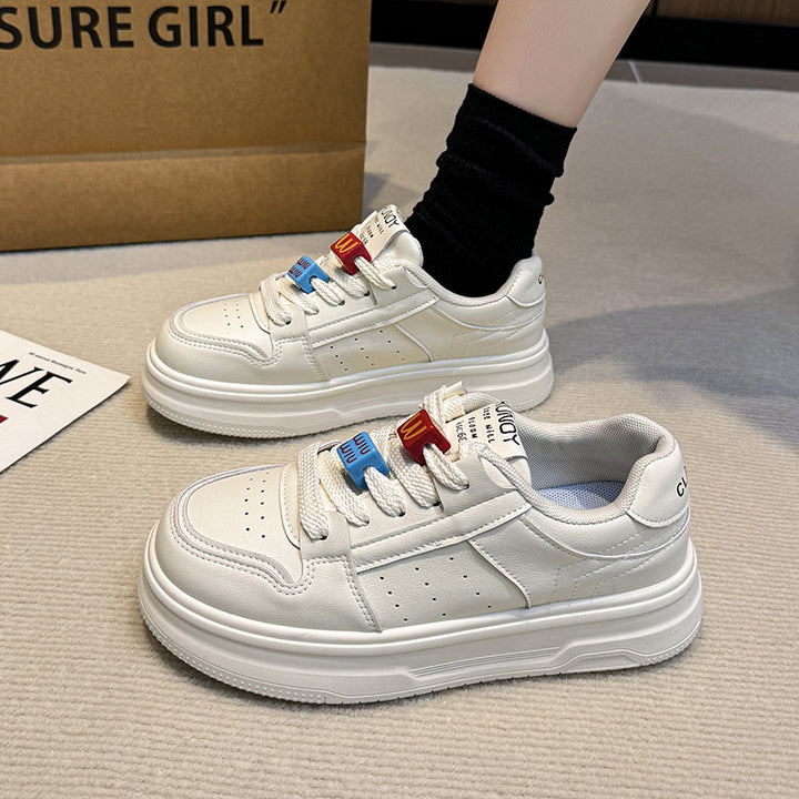 Dame Sneakers i urbane stil med farverig snørresystem og dæmpende sål Stilla