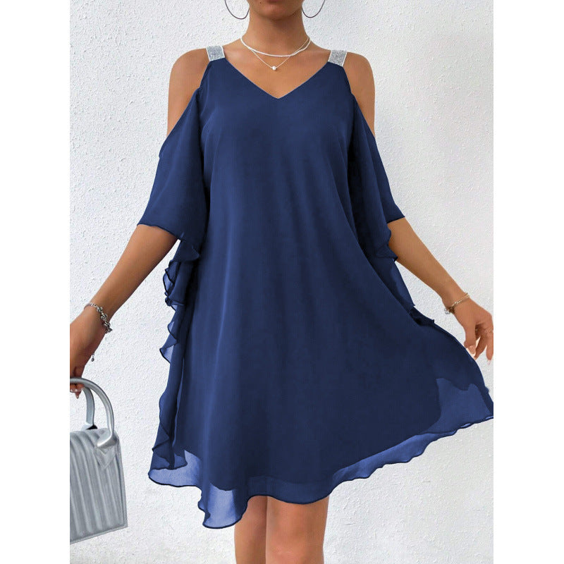 Femme Cold-Shoulder Chiffon-kjole med flydende kant Stilla