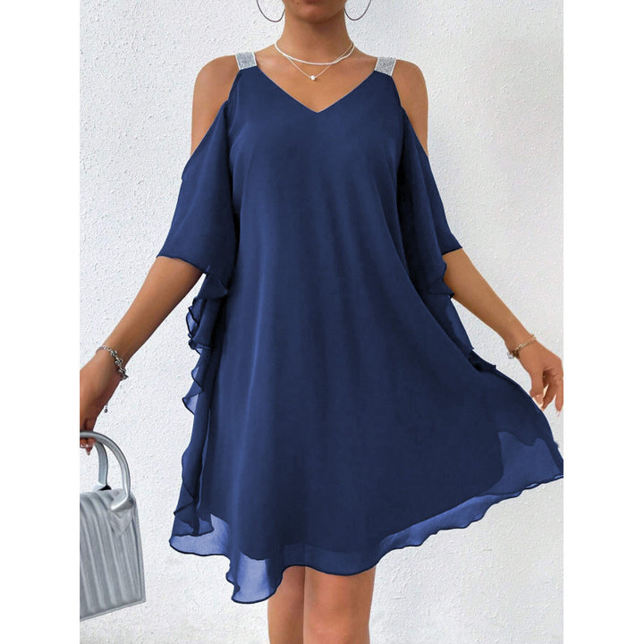Femme Cold-Shoulder Chiffon-kjole med flydende kant Stilla