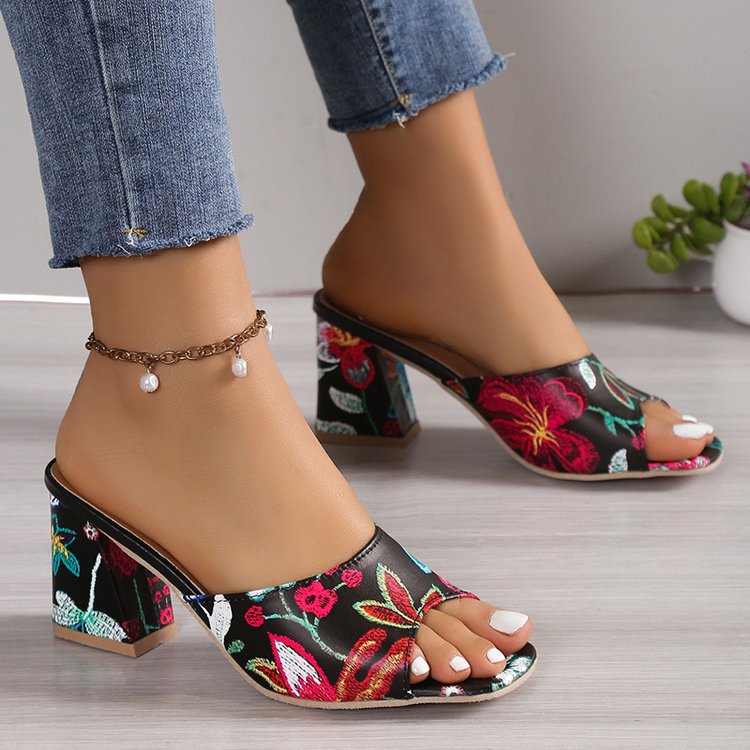 Dame Klodset Sandaler med blomsterdesign og komfortabel blokhæl Stilla