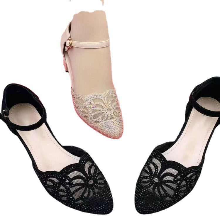 Damer eksklusive pumps med elegant spidsdesign og dekorerede remme Stilla