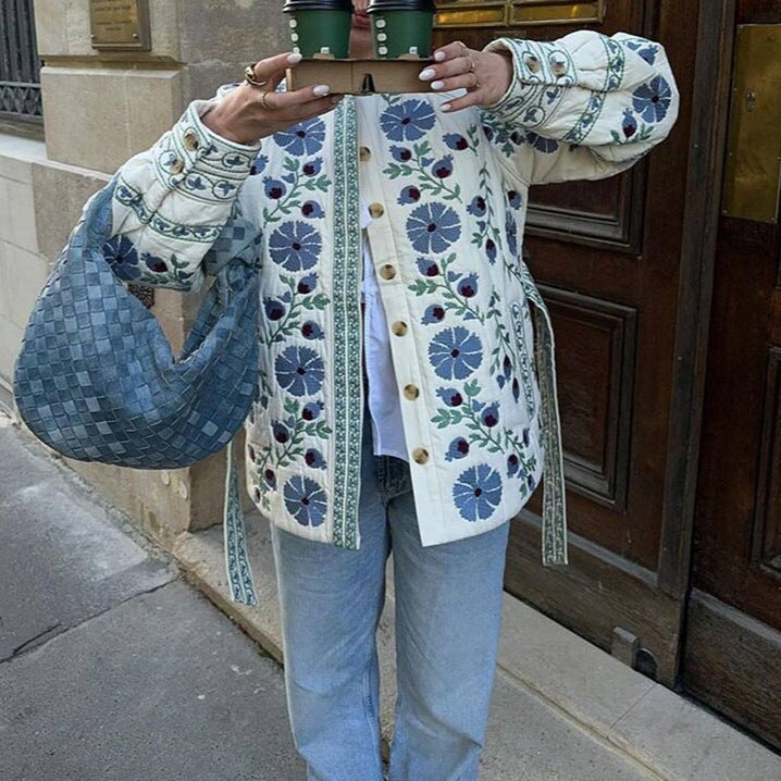 Dame quiltet blousonjakke med florale broderier og elegante knapper Stilla