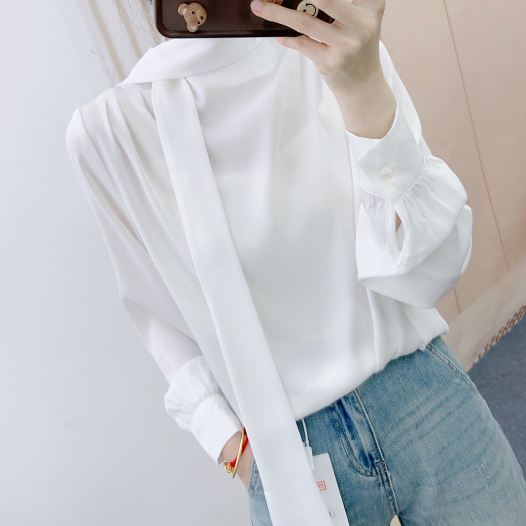 Dame elegant bluse med moderigtig bånd og voluminøse ærmer Stilla