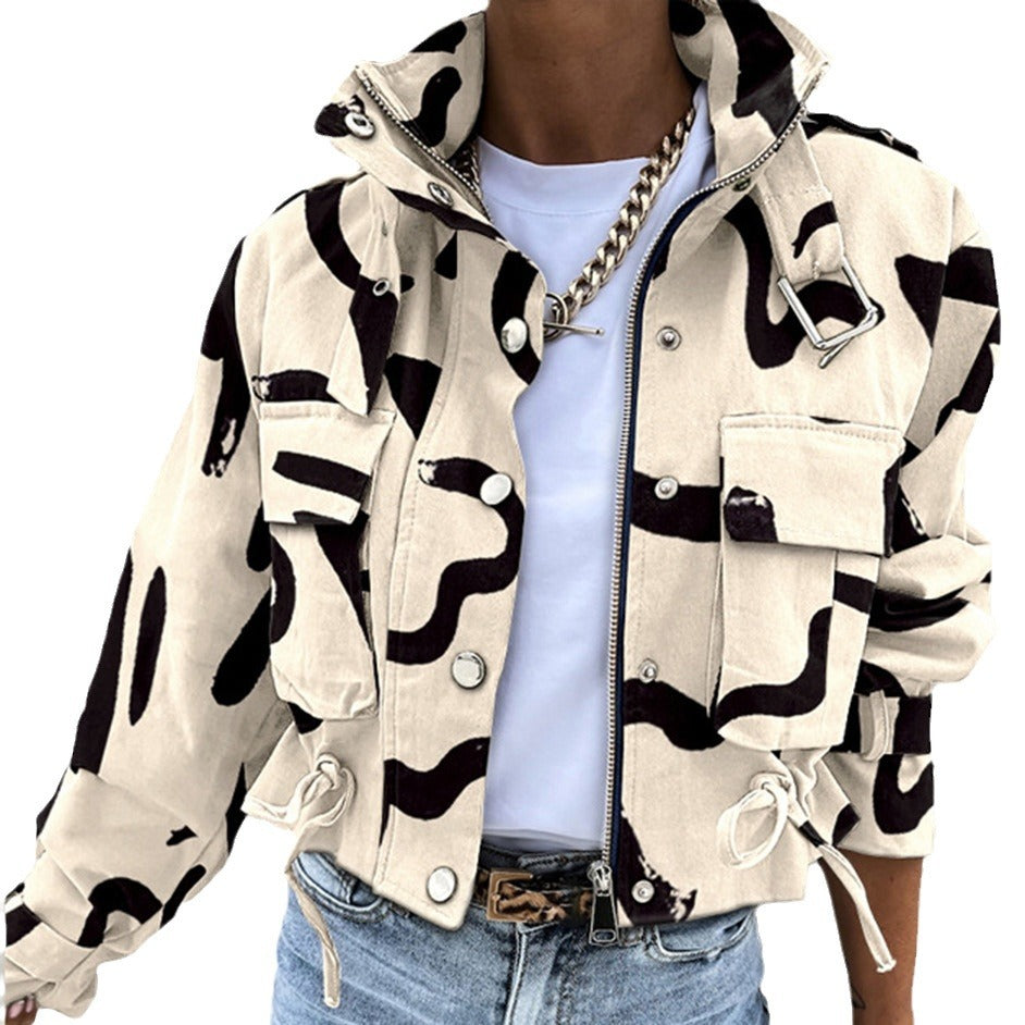 Dame mode cropped utility jakke med unikt mønster og praktiske lommer Stilla