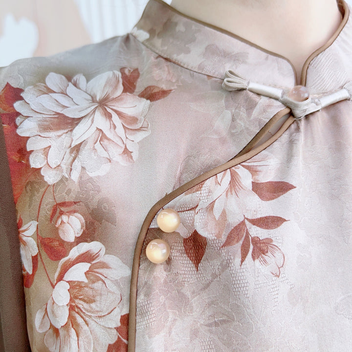 Dame Elegant og luftig bluse med florale accenter og bred skæring Stilla