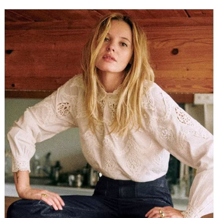 Damebluse med kunstnerisk spidsdesign og romantisk ståkrave Stilla