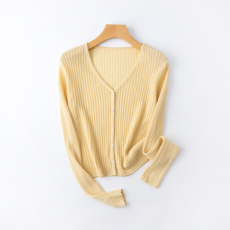Femme Klassisk V-hals Ribstrik-Cardigan Stilla
