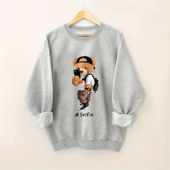 Dame sweatshirt med kunstnerisk bjørnedesign og afslappet pasform Stilla