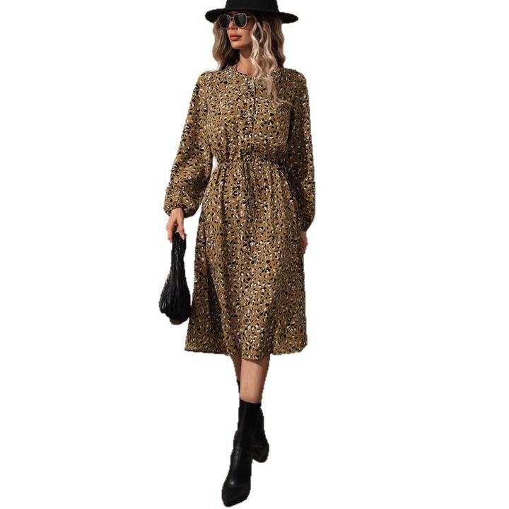 Dame Midi-kjole med afslappet leopardprint og smocket talje Stilla