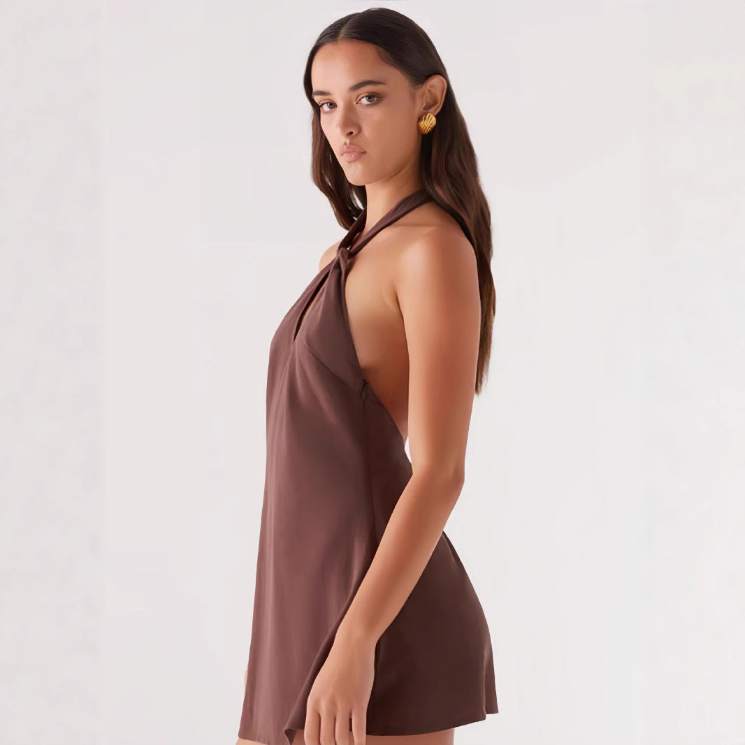 Kvinders halterneck kjole i elegant design