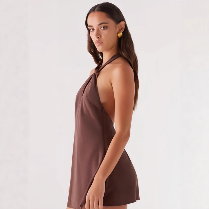 Kvinders halterneck kjole i elegant design