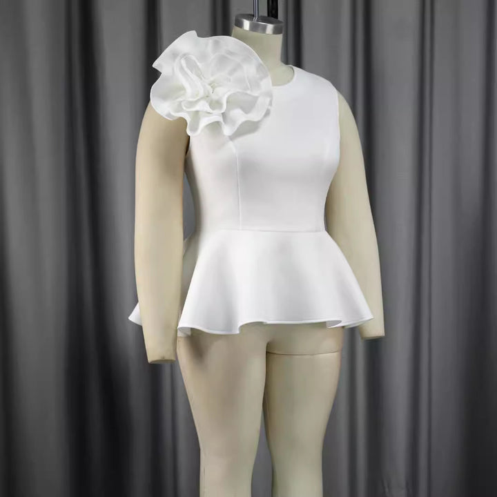 Dame elegant top med feminin flæsekant og iøjnefaldende blomsterapplikation Skovae