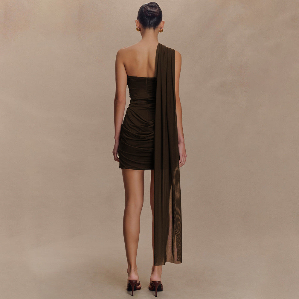 Dame cocktailkjole med asymmetrisk overdel og elegant draperingsdesign Skovae