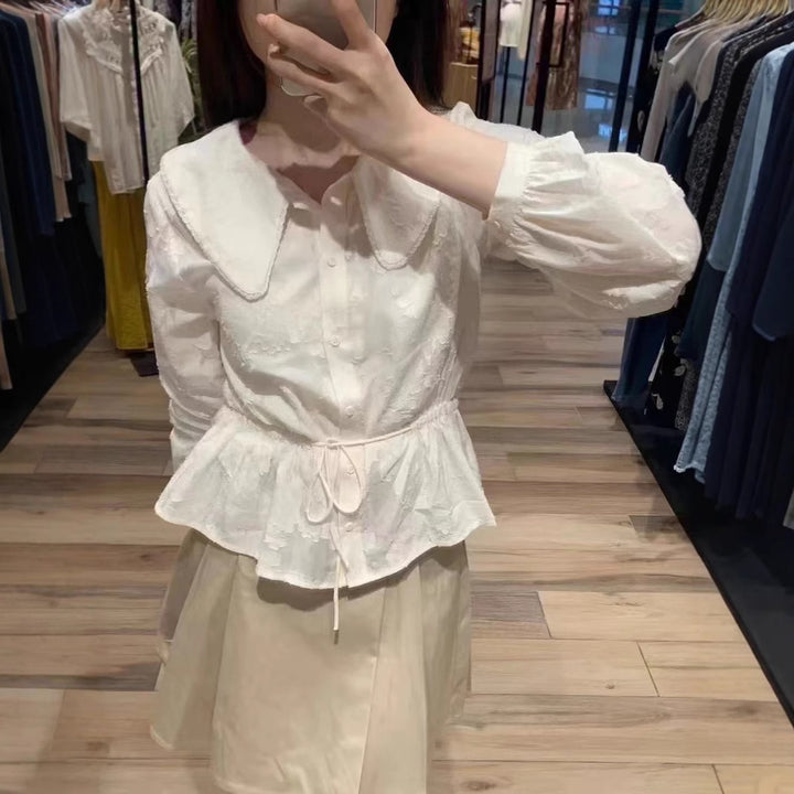 Damebluse med voluminøs krave og elastiske detalje i livet Stilla