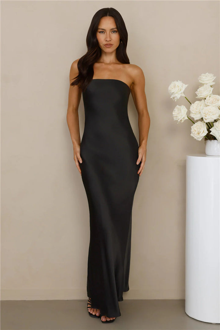 Dame elegante maxi kjoler med bare skuldre lavet af satinstof